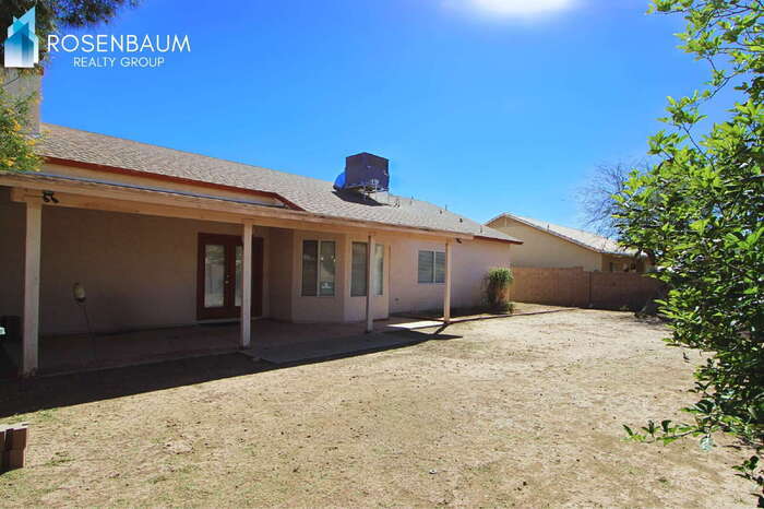 Building Photo - 1646 E Melissa St