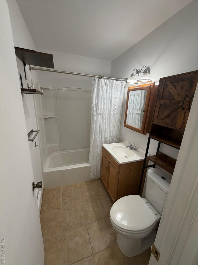 Building Photo - 17 Village Park Dr