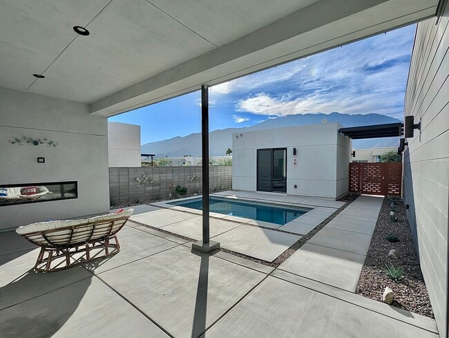 Building Photo - 3402 Ambassador Dr