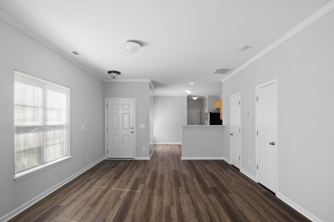 Building Photo - North Raleigh Townhouse with One Car Garage