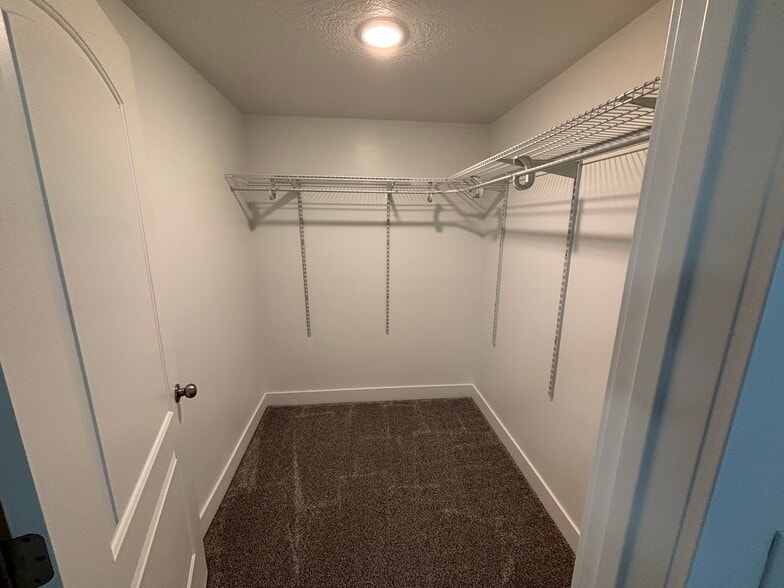 Bedroom 2 - 188 E Bruin Dr