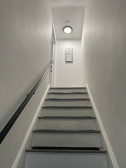 Building Photo - 34 E 7th St