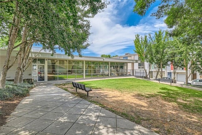 Building Photo - 1273 Eames Green NW