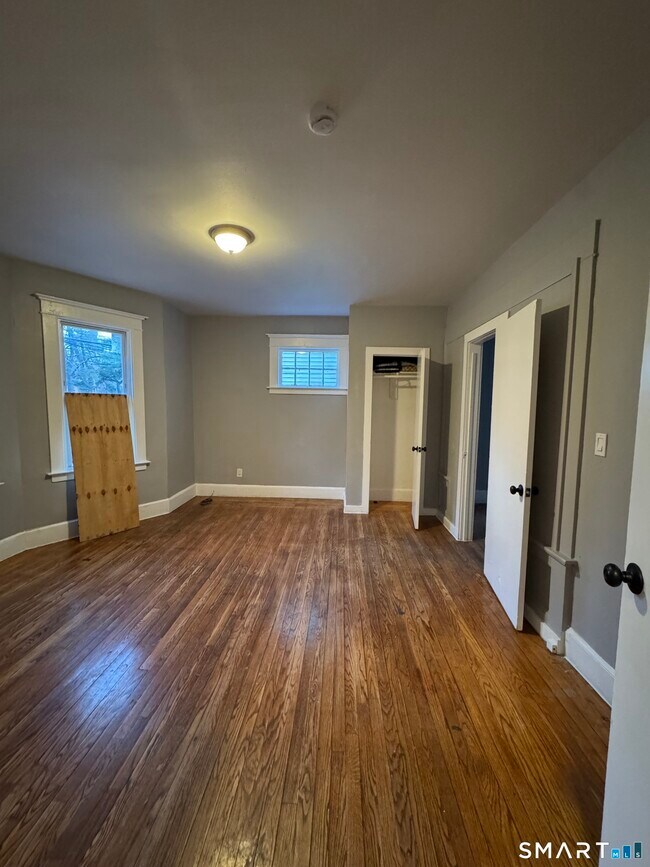 Building Photo - 916 Winchester Ave