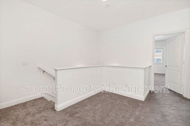 Building Photo - 41829 St Thomas Ct