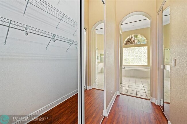 Building Photo - 11515 NW 75th Manor