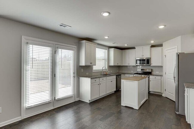 Building Photo - 6029 Fair Winds Cv