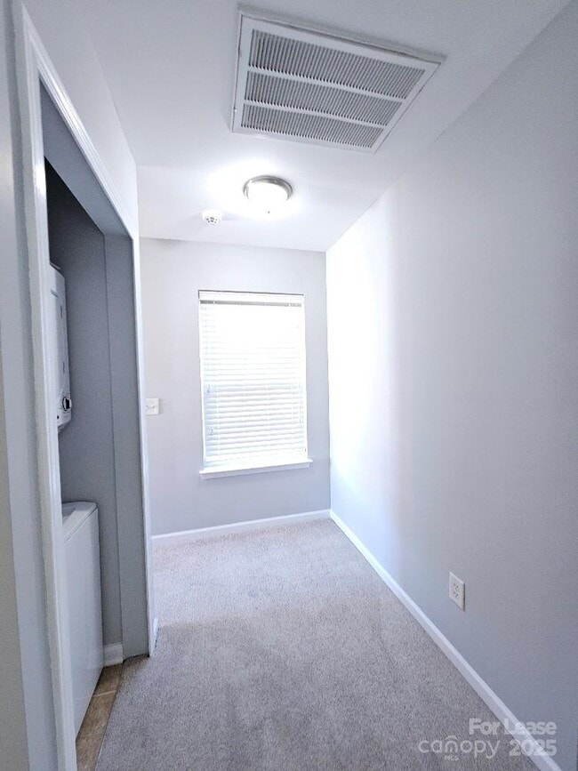 Building Photo - 2219 Crosscut Dr
