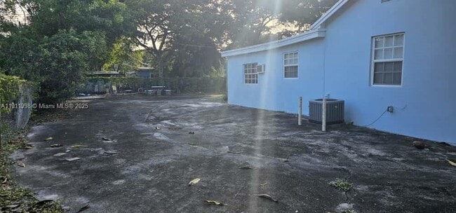 Building Photo - 161 NW 40th St