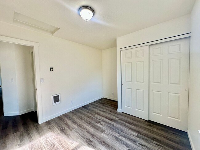 Building Photo - 3 bedroom ranch style home- Newly Renovated!!