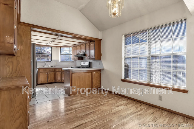 Building Photo - 9305 S Land Ave