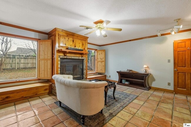 Building Photo - 1110 Hilton St