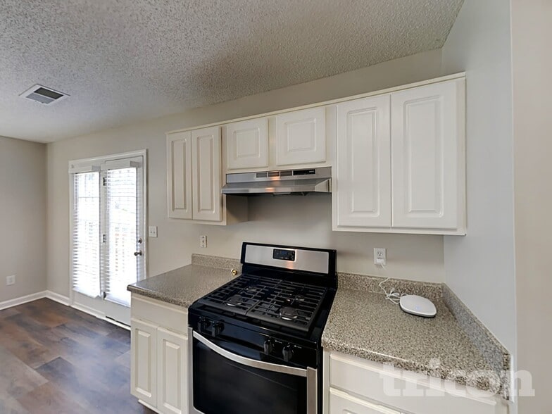 Building Photo - 1053 Abercorn Way