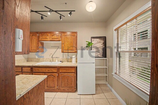 Building Photo - Unit 120