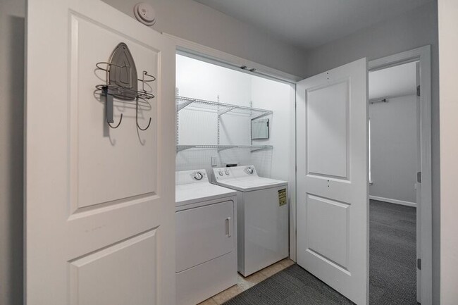 Building Photo - 1035 Barnett Shoals Rd