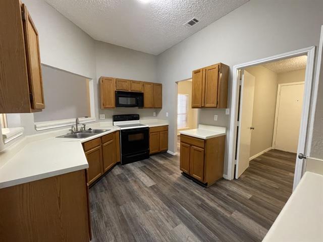 Building Photo - 5618 Fox Hunt Dr