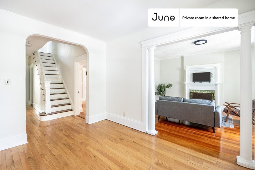 Building Photo - Private bedroom in 4 bed/1 bath Home
