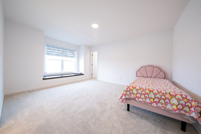 Building Photo - 17944 Hinckley Ave