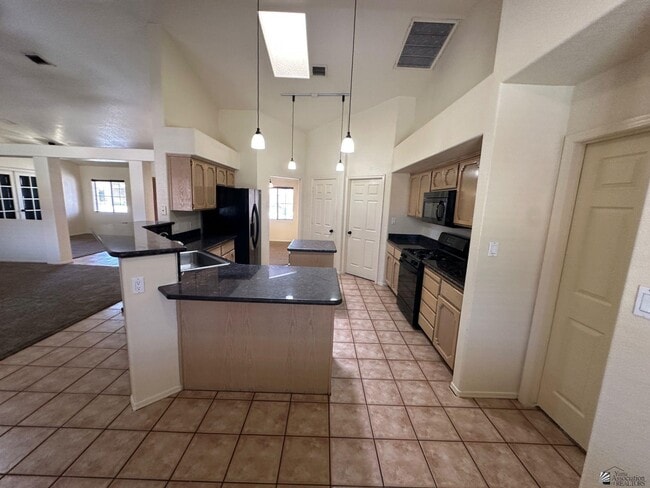 Building Photo - 7806 E Topeka Pl