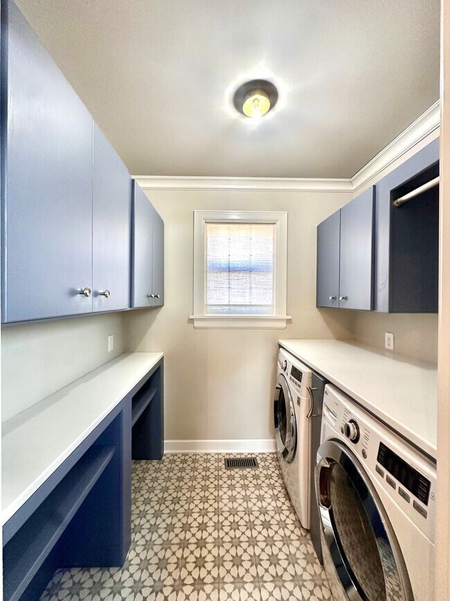 Building Photo - Charming Mid-Tulsa Home