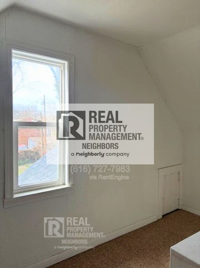 Building Photo - 88 E 18th St