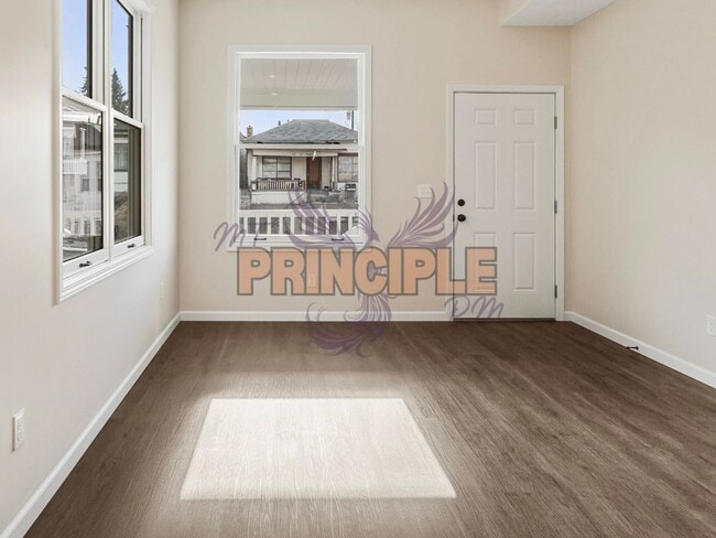 Building Photo - Park Street Tri-plex