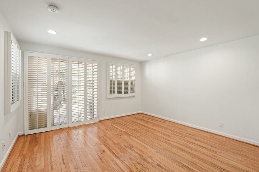 Building Photo - 11861 Laurelwood Dr