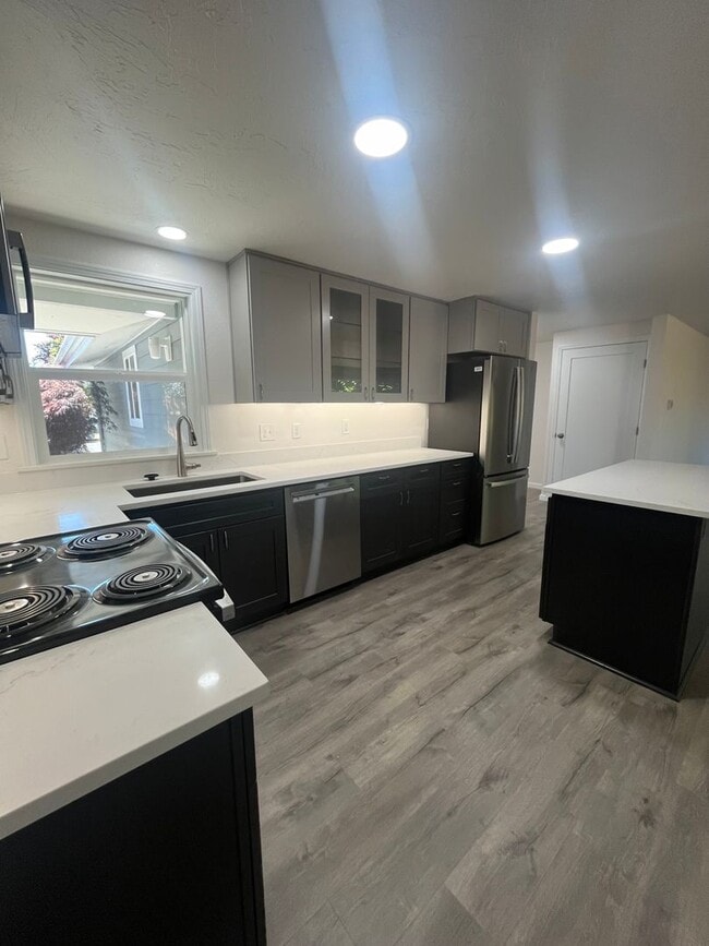 Building Photo - Completely remolded 3-Bedroom 2-Bathroom h...