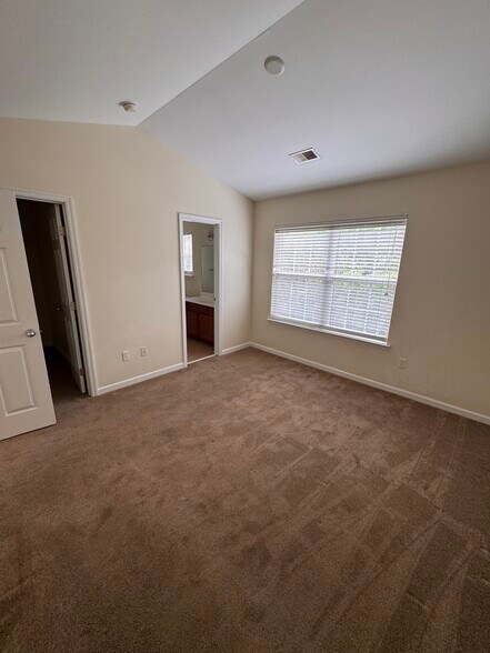 Building Photo - 530 Candida Dr