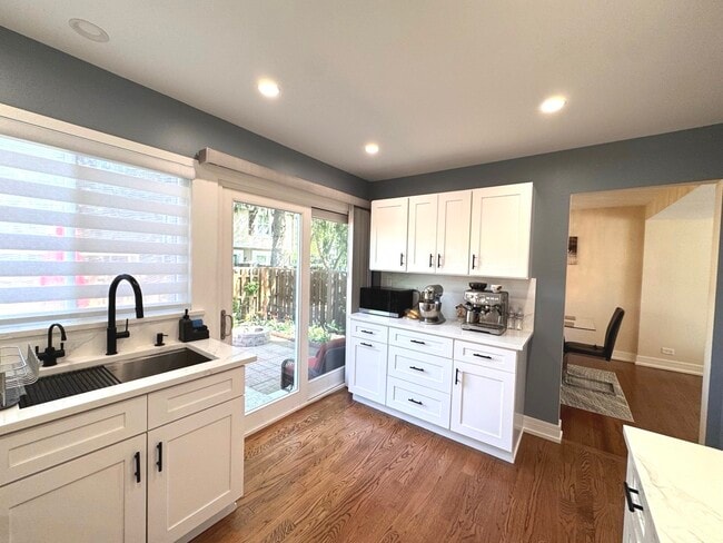 Building Photo - 2210 Clifton Pl