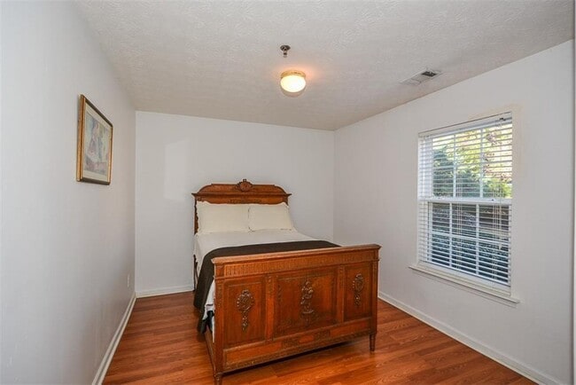 Building Photo - 102 Weatherstone Square Dr