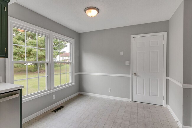 Building Photo - 900 Cimarron Ct