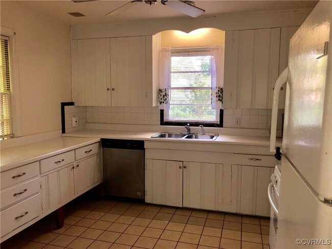 Building Photo - 6810 Edmonstone Ave