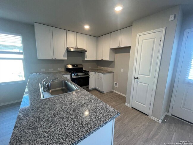 Building Photo - 430 Blue Stem Rd