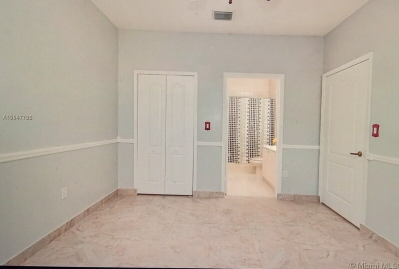 Building Photo - 17800 NW 73rd Ave