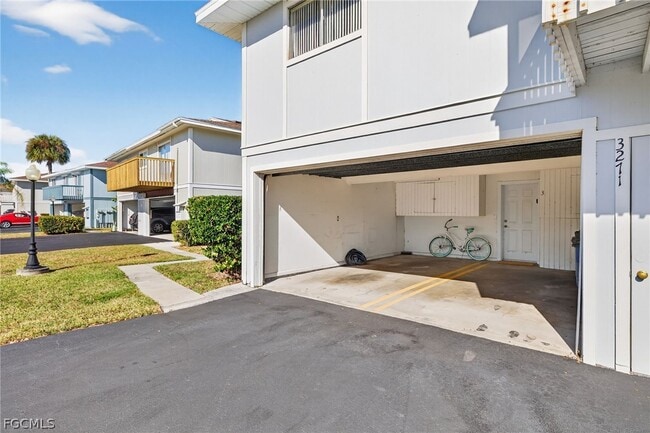 Building Photo - 3271 Royal Canadian Trace