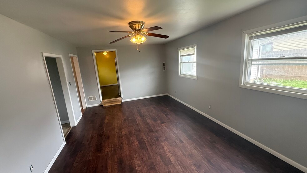 Extra family room beyond kitchen - 245 Columbia St