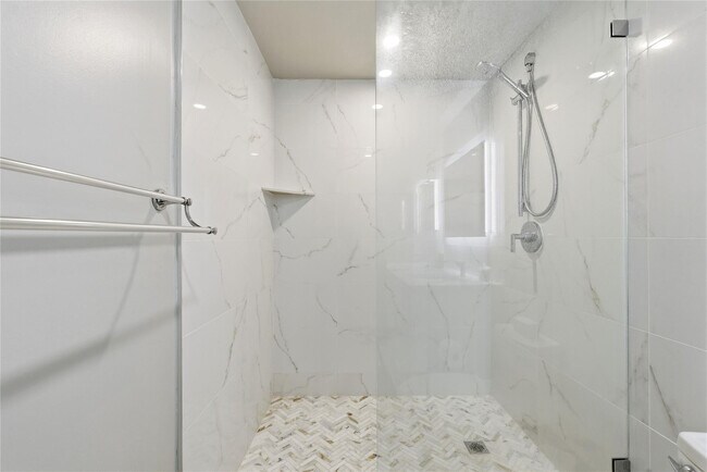 Building Photo - 511 SE 5 Ave