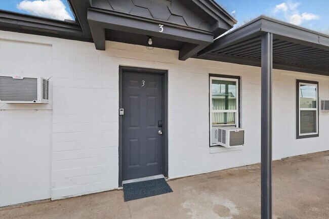 Building Photo - 2336 Minnie St