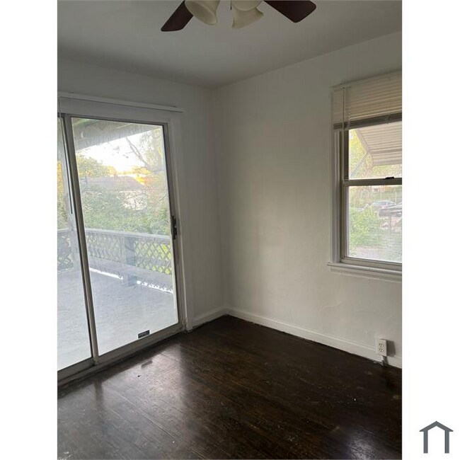 Building Photo - 7121 Manette Dr