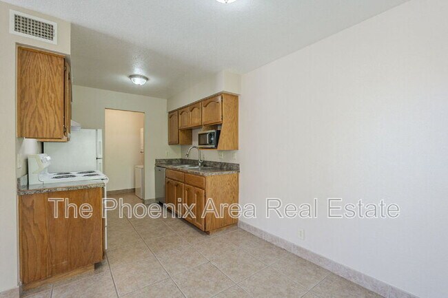 Building Photo - 16657 E Gunsight Dr