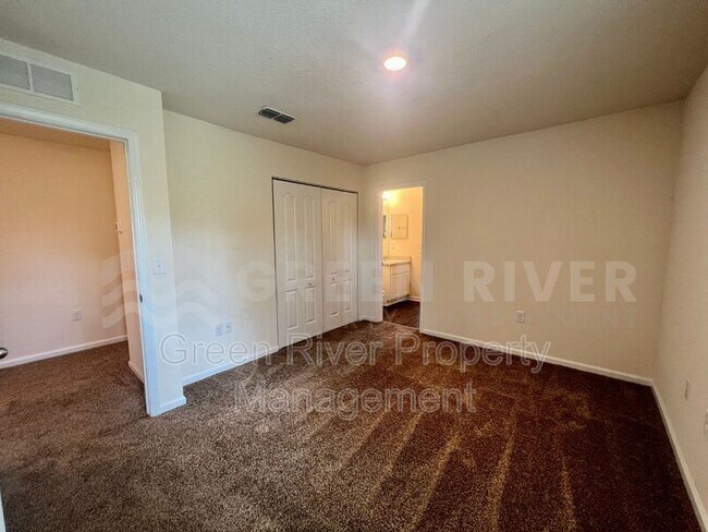 Building Photo - 294 Aralia Ln