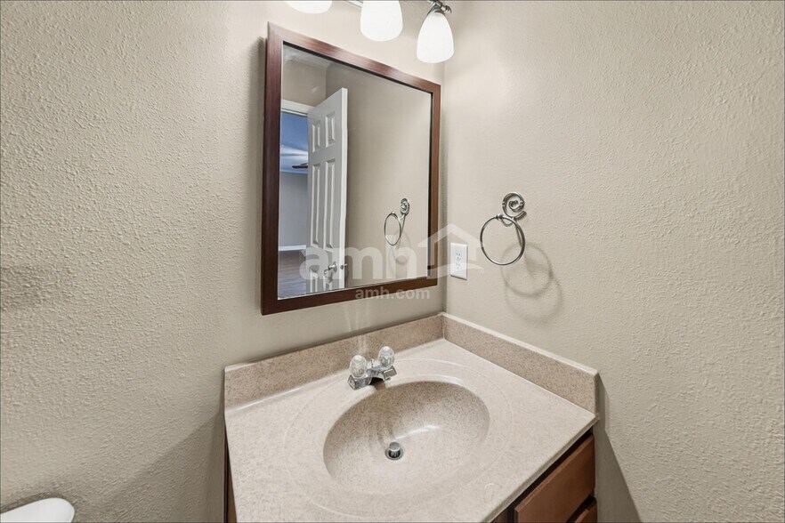 Building Photo - 10442 Juniper Breeze Dr