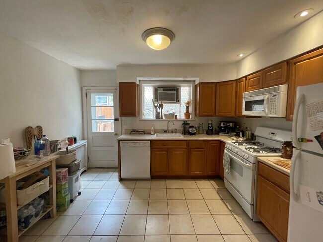 Building Photo - Modern 3 Bedroom, 1 Bath Passyunk Sq. Home...