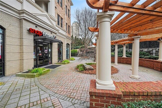 Building Photo - 3813 Paces Ferry W