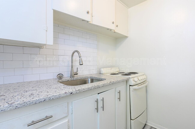 Building Photo - 854 S Belmont St