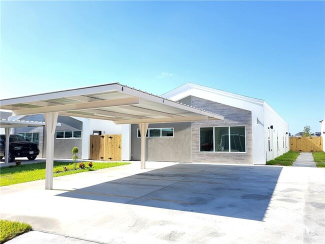 Building Photo - 1416 E Hibiscus Ave