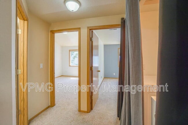 Building Photo - 5502 NE 89th Ave