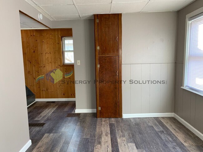 Building Photo - Rental Available!