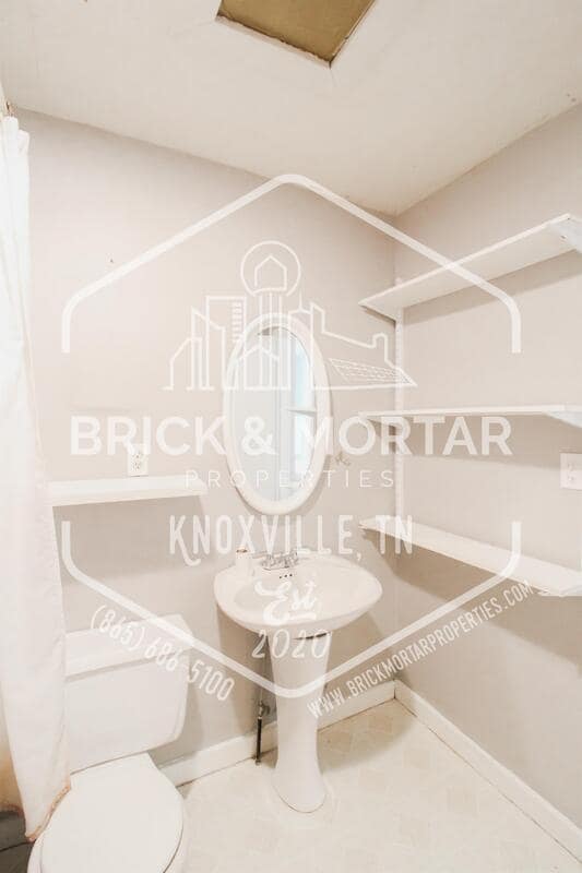 Building Photo - 817 Eleanor St